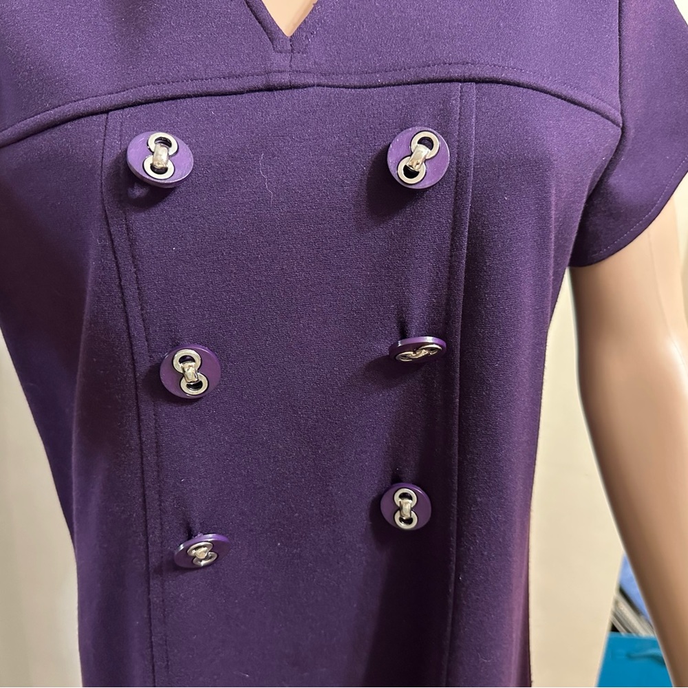 Straight lined midi dress in dark purple.